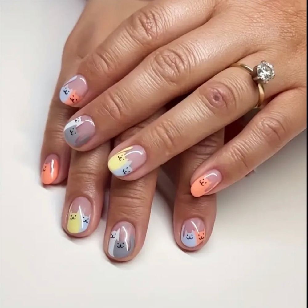 Cat Press-On Nails with chic Nail Art (Nail Glue Included!)